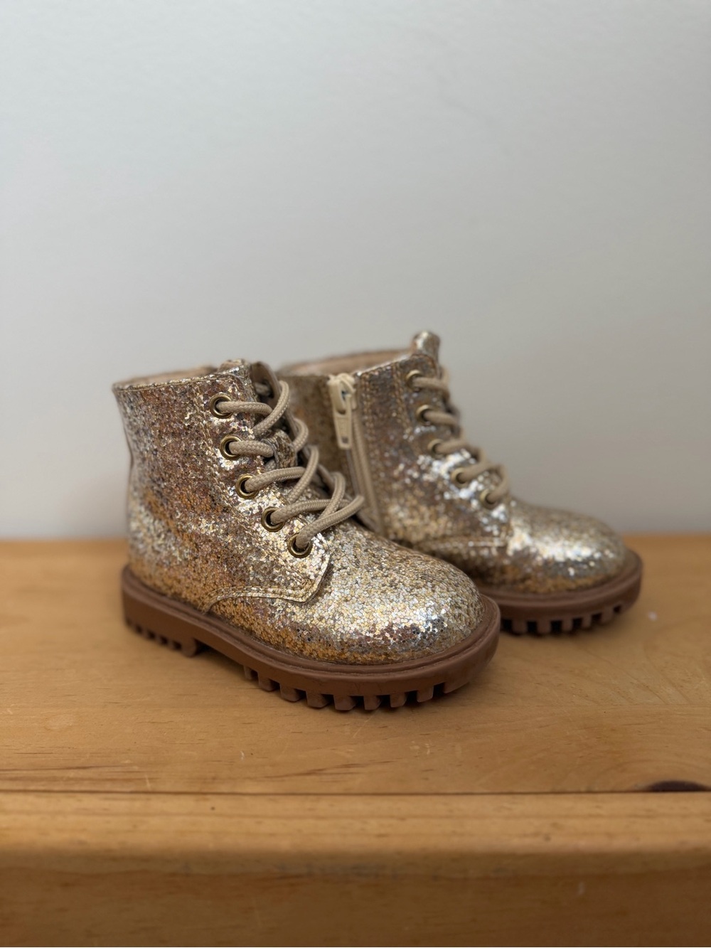 BabyGap Kids Gold Glitter Lace-Up Ankle Boots (Size 6)